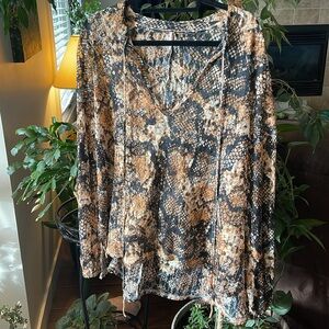 🌸Free People oversized long sleeve blouse